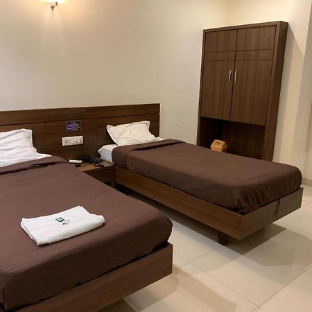 Hotel Sahyog Padra  Zewnętrze zdjęcie