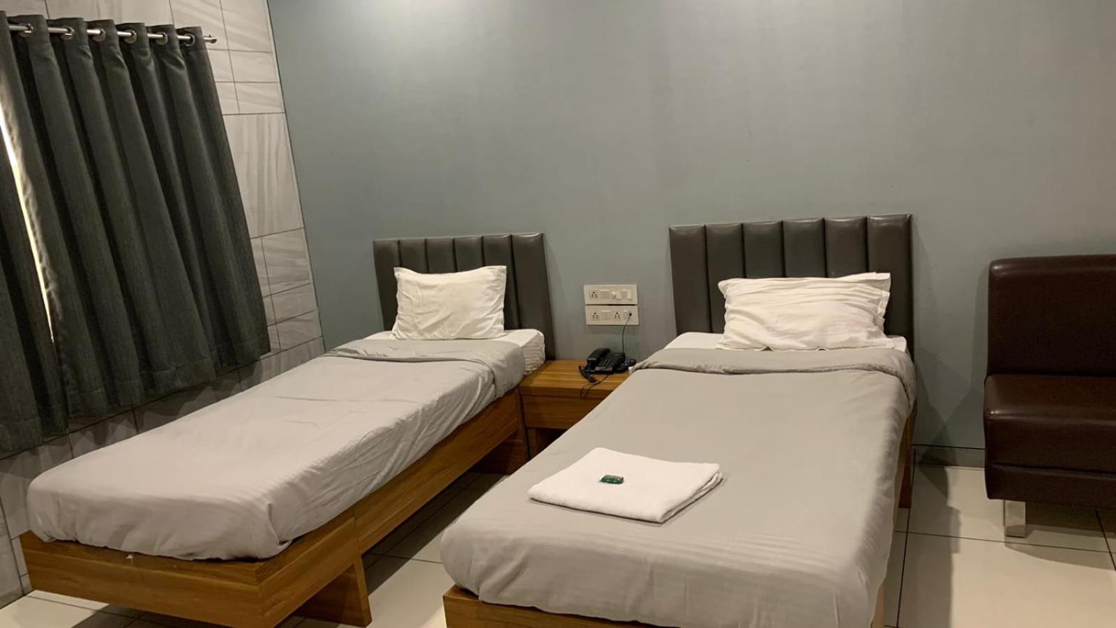 Hotel Sahyog Padra  Zewnętrze zdjęcie