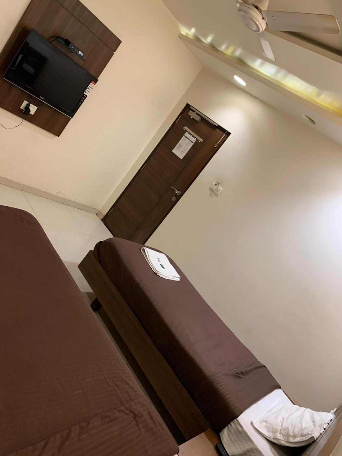 Hotel Sahyog Padra  Zewnętrze zdjęcie